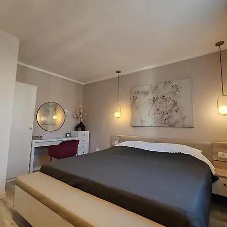 Summer Apartment Nedescina